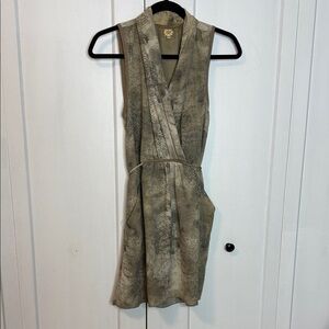 Aritzia brand Wilfred Sleeveless Dress in Cream, grey, green Python print -XS